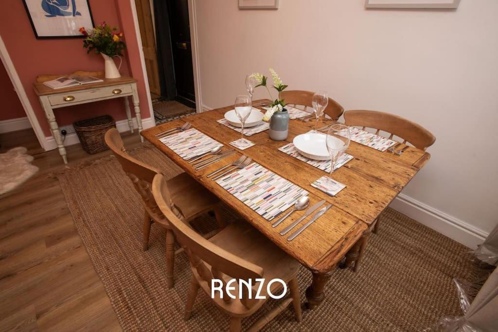 Inviting 3-Bed Home In Lincoln By Renzo, Stunning Design, Close To Lincoln Cathedral! エクステリア 写真