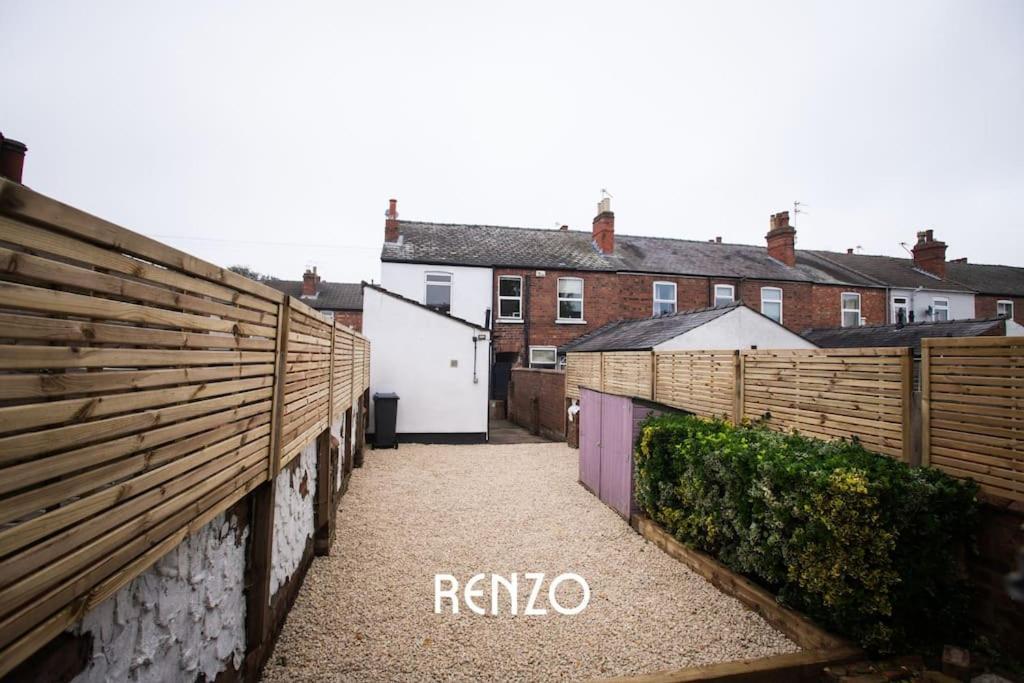 Inviting 3-Bed Home In Lincoln By Renzo, Stunning Design, Close To Lincoln Cathedral! エクステリア 写真