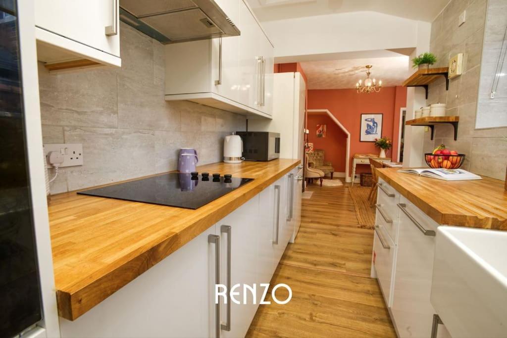 Inviting 3-Bed Home In Lincoln By Renzo, Stunning Design, Close To Lincoln Cathedral! エクステリア 写真