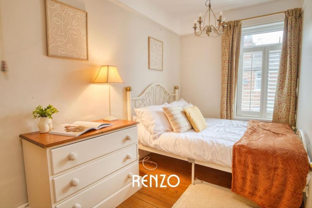 Inviting 3-Bed Home In Lincoln By Renzo, Stunning Design, Close To Lincoln Cathedral! エクステリア 写真