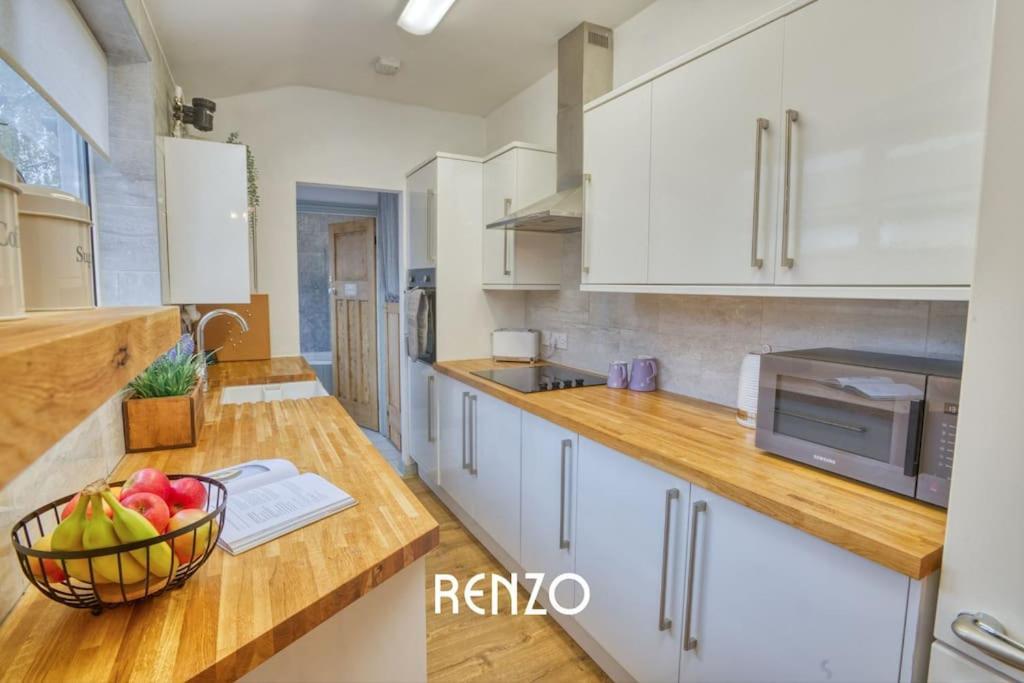 Inviting 3-Bed Home In Lincoln By Renzo, Stunning Design, Close To Lincoln Cathedral! エクステリア 写真