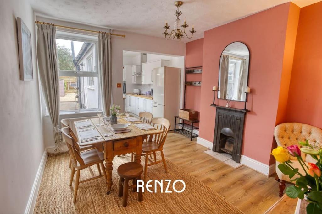 Inviting 3-Bed Home In Lincoln By Renzo, Stunning Design, Close To Lincoln Cathedral! エクステリア 写真