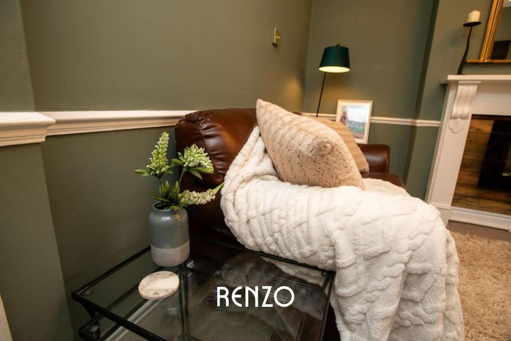 Inviting 3-Bed Home In Lincoln By Renzo, Stunning Design, Close To Lincoln Cathedral! エクステリア 写真